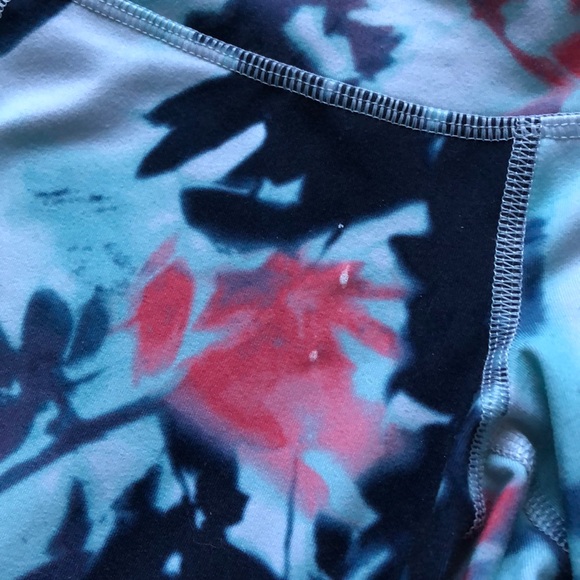 Women’s Workout Leggings - Picture 2 of 3